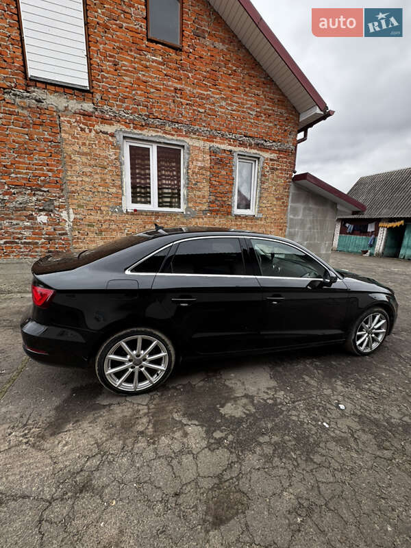Седан Audi A3 2015 в Львові