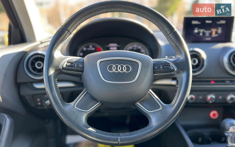 Седан Audi A3 2016 в Львові