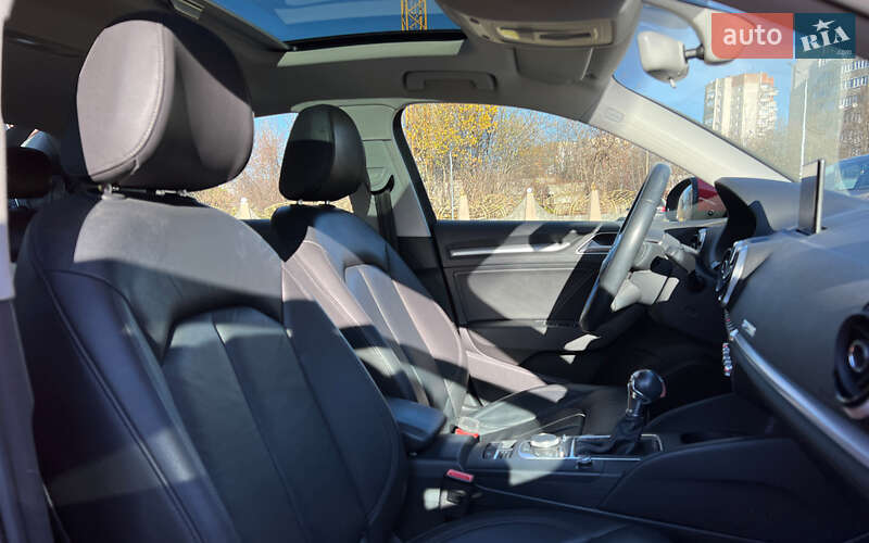 Седан Audi A3 2016 в Львові