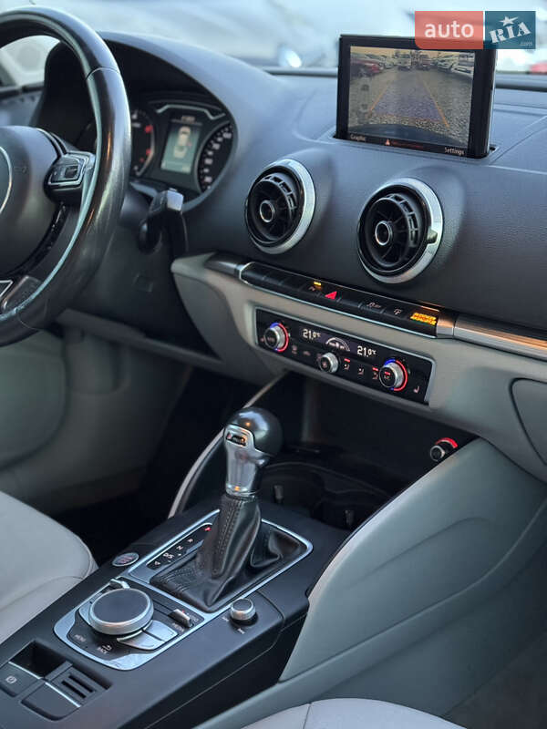 Седан Audi A3 2015 в Ивано-Франковске