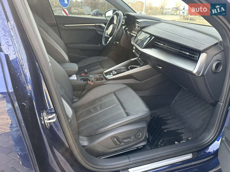 Седан Audi A3 2022 в Вишневому фото 9 Седан Audi A3 2022 в Вишневому