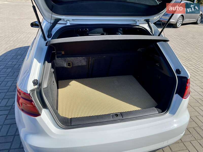 Хэтчбек Audi A3 2017 в Запорожье