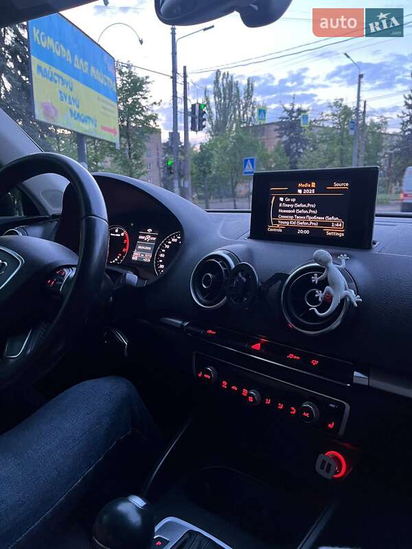 Седан Audi A3 2014 в Кривом Роге