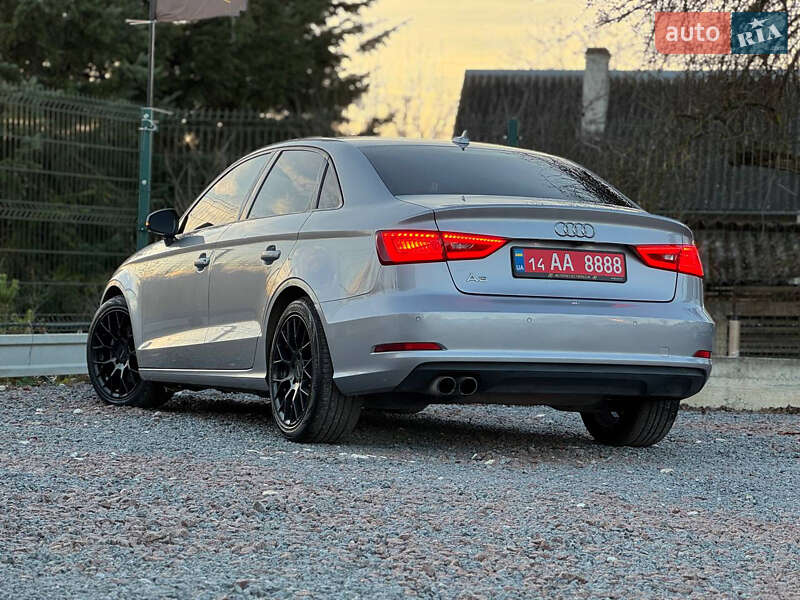 Седан Audi A3 2016 в Дрогобичі