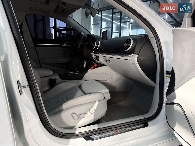 Седан Audi A3 2014 в Рівному