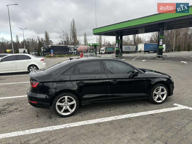 Седан Audi A3 2015 в Кременчуці