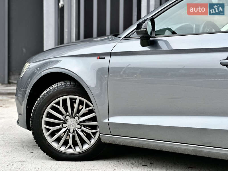 Седан Audi A3 2016 в Киеве