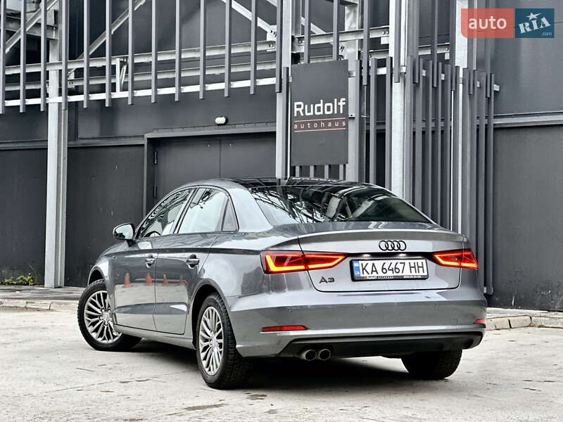 Седан Audi A3 2016 в Киеве