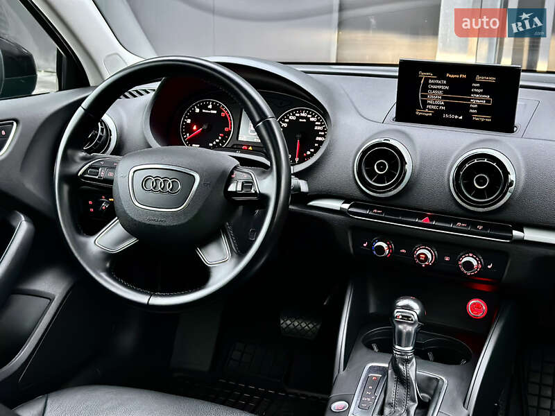 Седан Audi A3 2016 в Киеве
