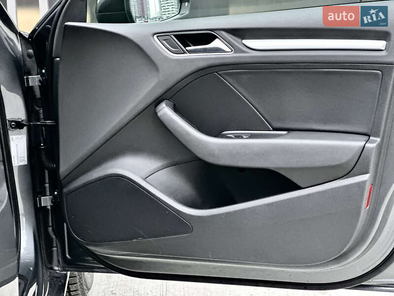 Седан Audi A3 2016 в Киеве