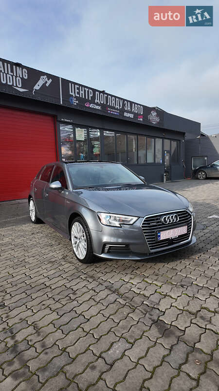 Хэтчбек Audi A3 2018 в Черновцах