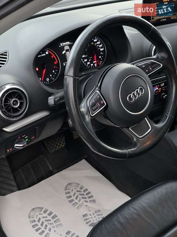 Седан Audi A3 2015 в Запоріжжі