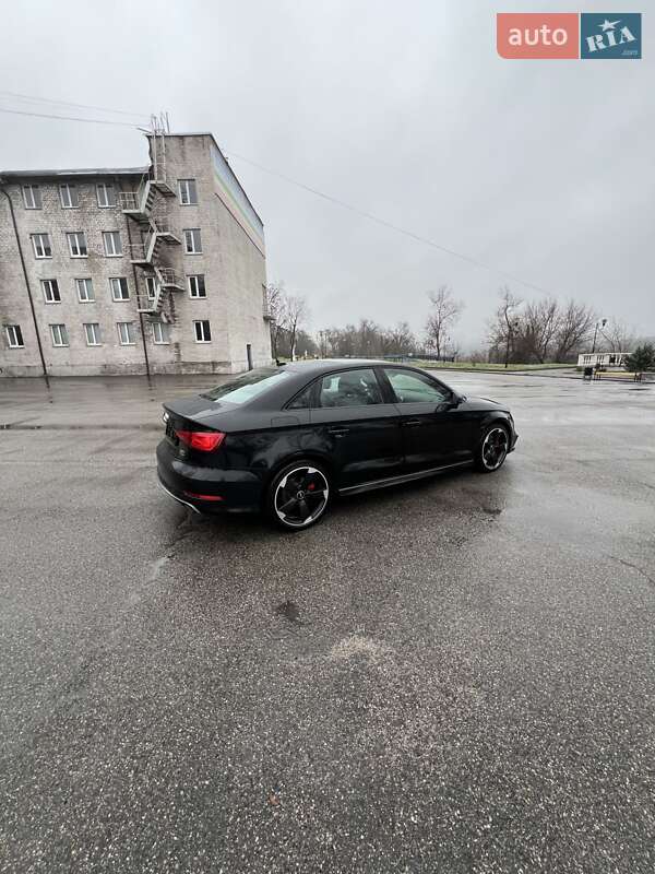 Седан Audi A3 2016 в Кривом Роге