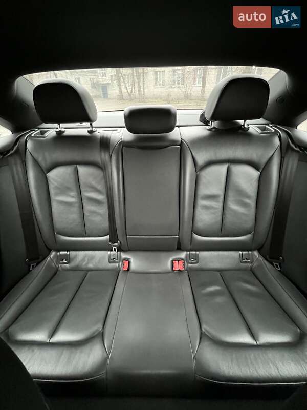 Седан Audi A3 2016 в Кривом Роге