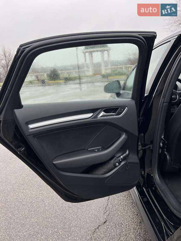 Седан Audi A3 2016 в Кривом Роге