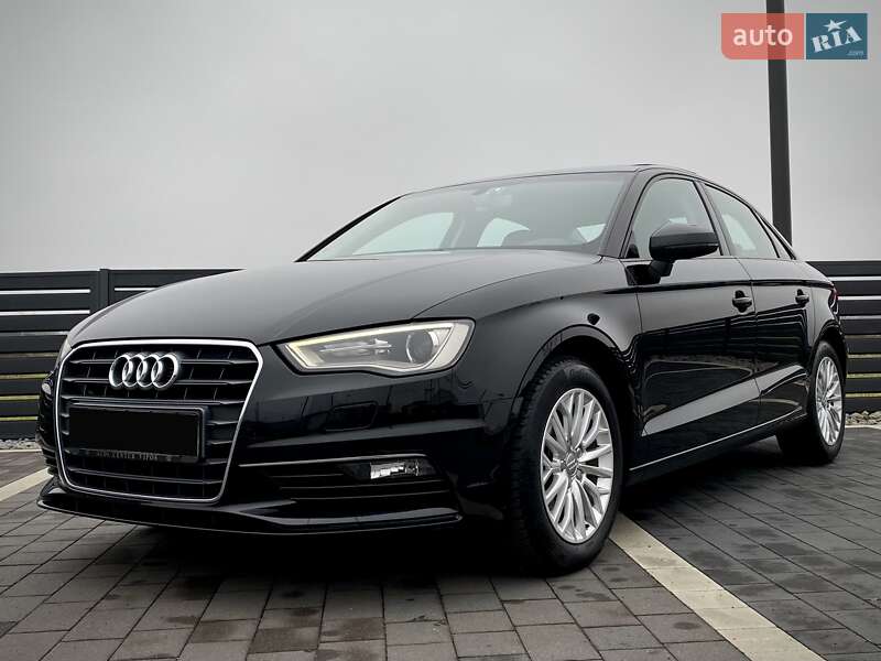 Седан Audi A3 2016 в Мукачево