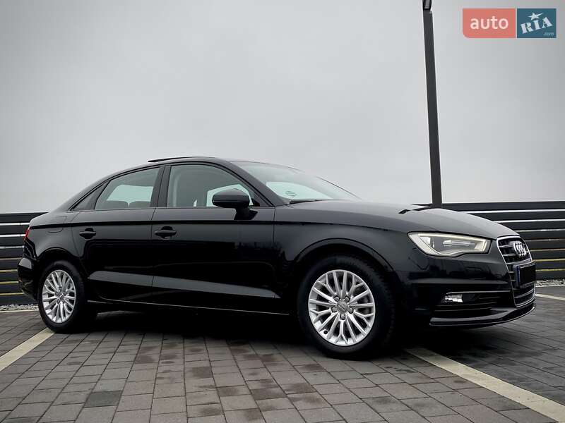 Седан Audi A3 2016 в Мукачево