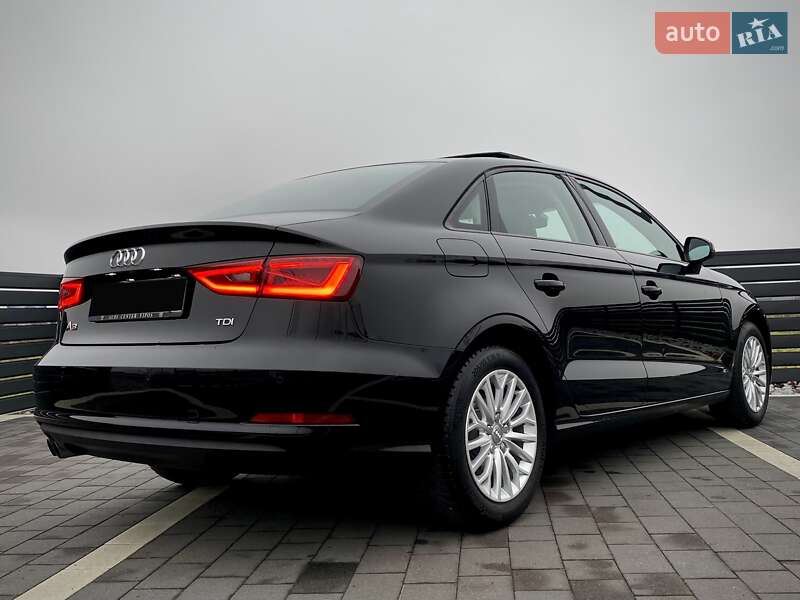 Седан Audi A3 2016 в Мукачево