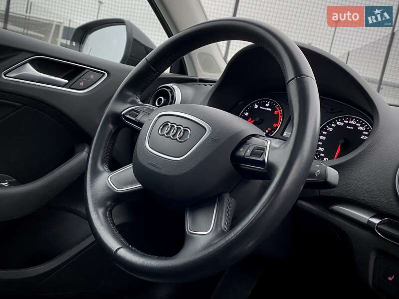 Седан Audi A3 2016 в Мукачево
