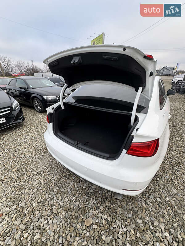 Седан Audi A3 2015 в Ивано-Франковске