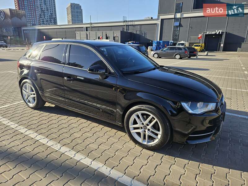 Хэтчбек Audi A3 2014 в Киеве