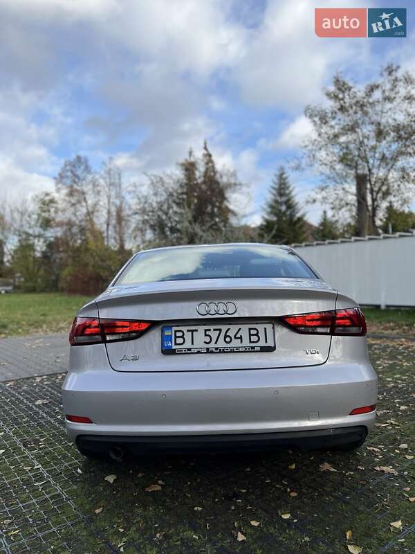 Седан Audi A3 2014 в Шумске