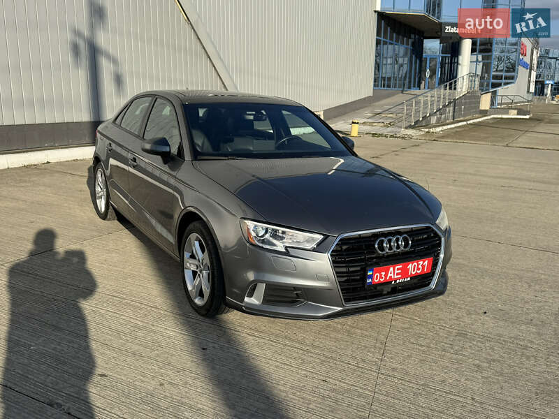 Седан Audi A3 2017 в Черновцах