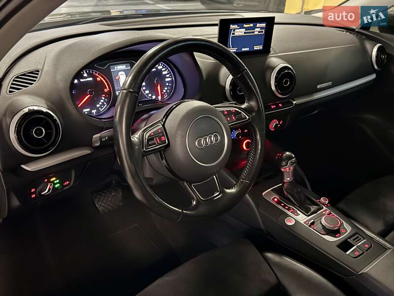 Хэтчбек Audi A3 2016 в Киеве