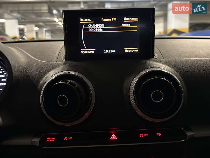 Хэтчбек Audi A3 2016 в Киеве