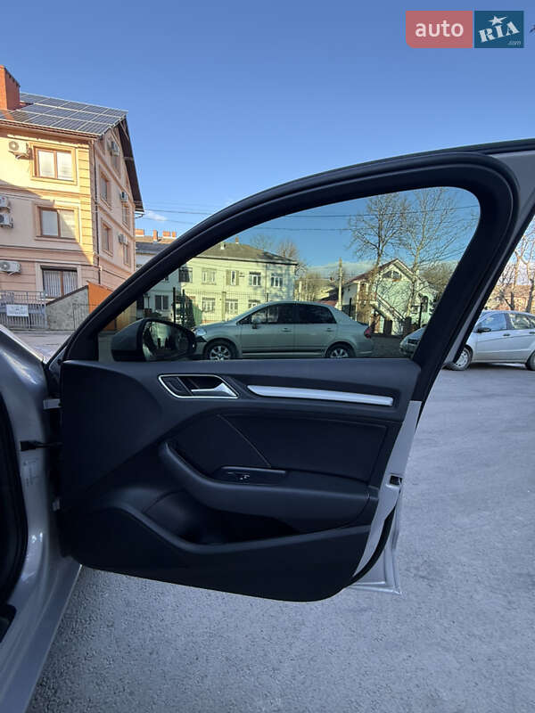 Седан Audi A3 2013 в Ивано-Франковске