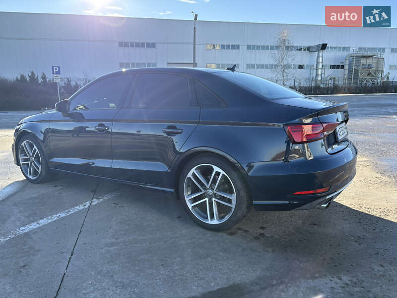 Седан Audi A3 2016 в Коростене