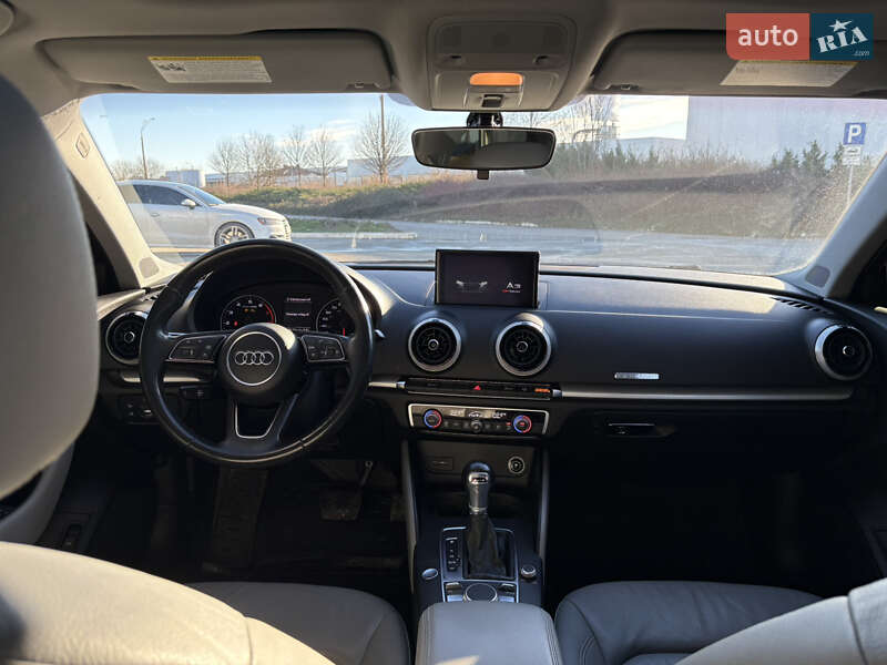 Седан Audi A3 2016 в Коростене