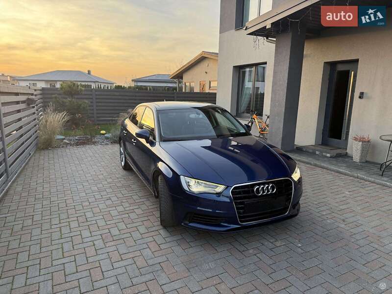 Седан Audi A3 2015 в Ровно