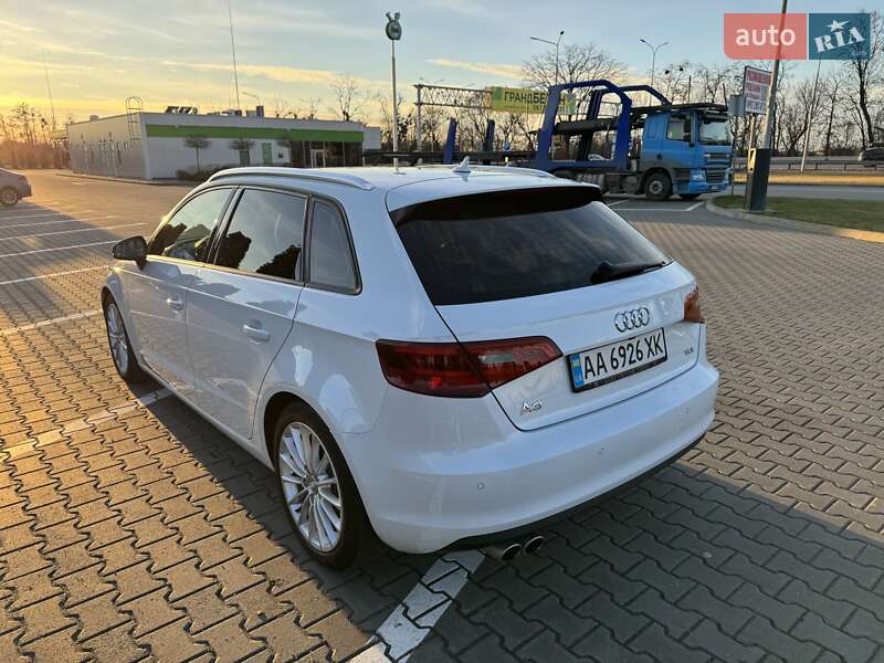 Хэтчбек Audi A3 2016 в Киеве