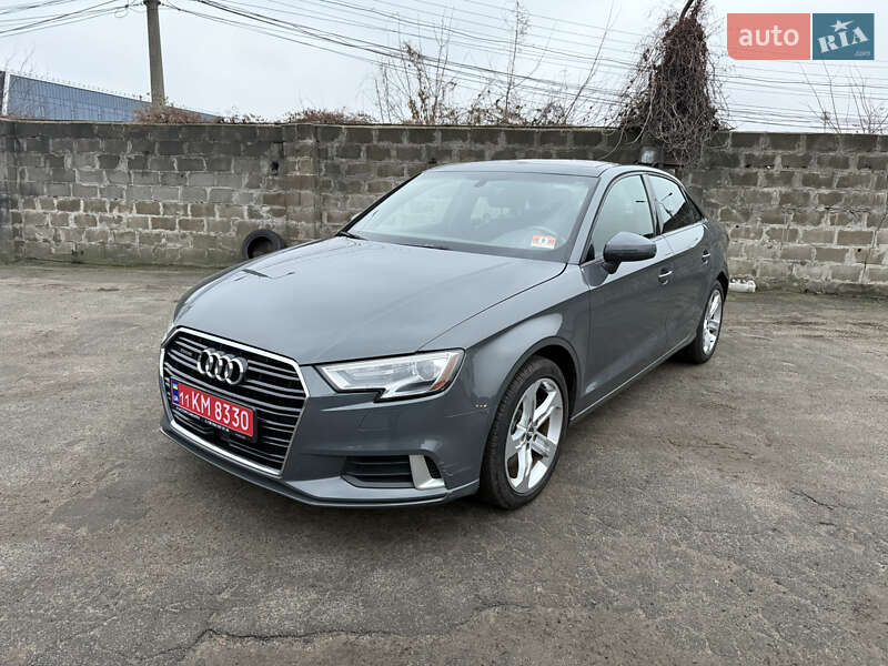 Седан Audi A3 2017 в Киеве