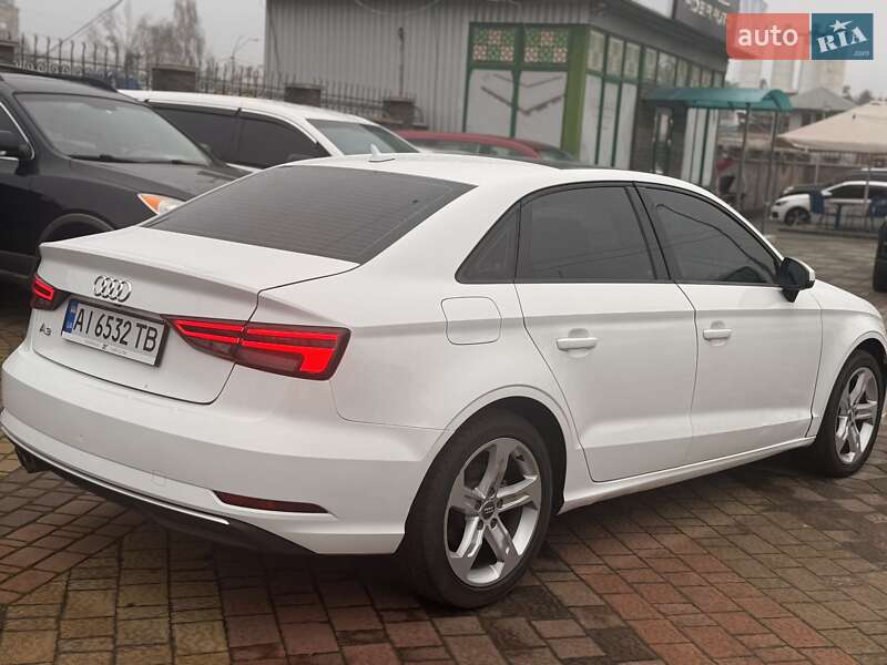 Седан Audi A3 2017 в Киеве