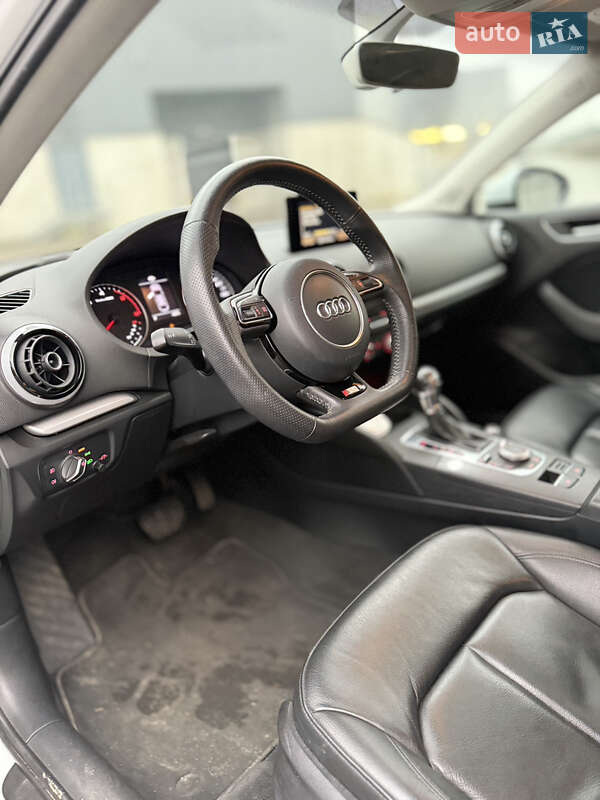 Седан Audi A3 2016 в Киеве