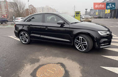 Седан Audi A3 2016 в Чернигове