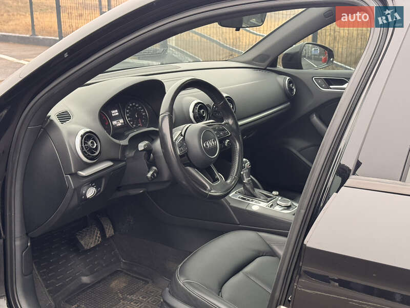 Седан Audi A3 2016 в Чернигове