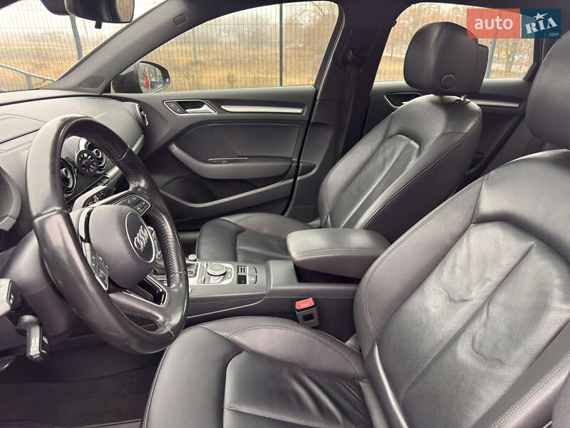 Седан Audi A3 2016 в Чернигове