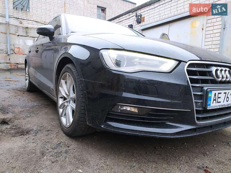 Седан Audi A3 2015 в Днепре