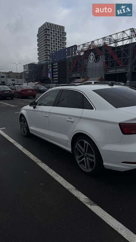 Седан Audi A3 2018 в Киеве