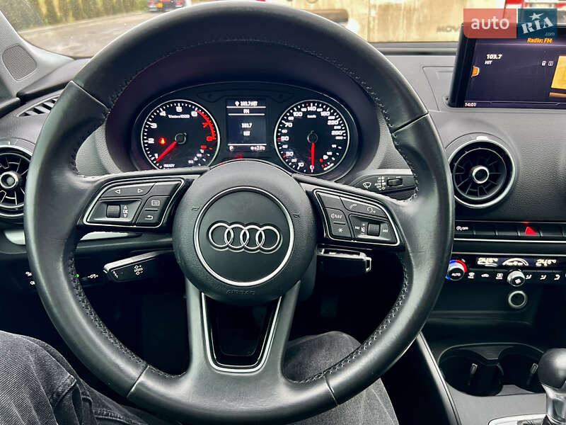 Седан Audi A3 2017 в Рівному