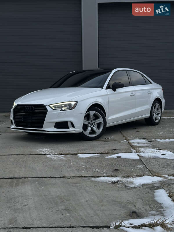 Седан Audi A3 2017 в Ивано-Франковске