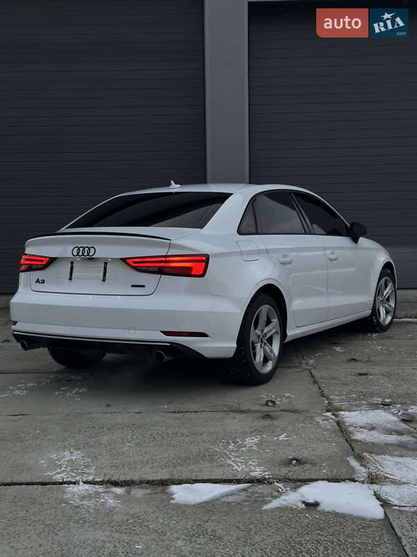 Седан Audi A3 2017 в Ивано-Франковске