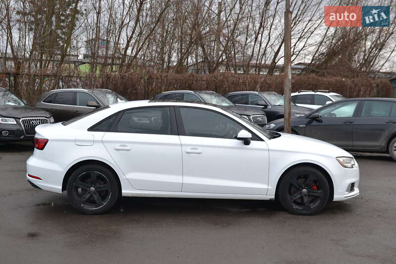 Седан Audi A3 2017 в Луцке