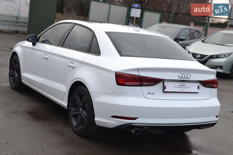 Седан Audi A3 2017 в Луцке