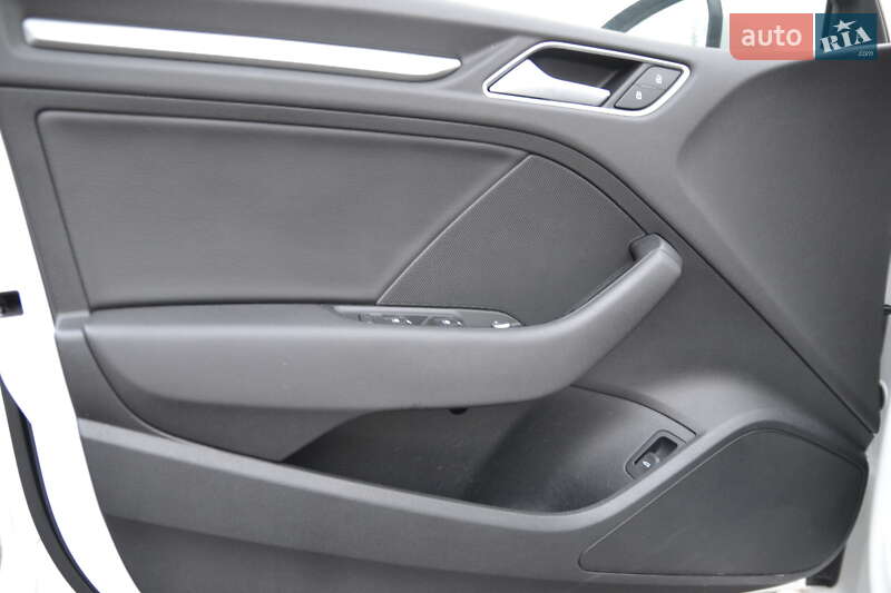 Седан Audi A3 2017 в Луцке