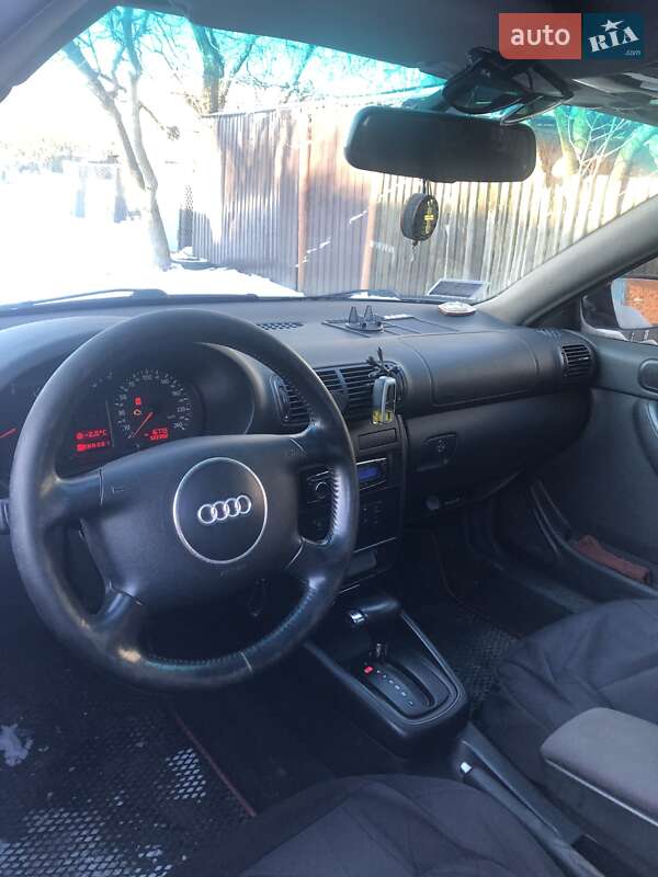 Хэтчбек Audi A3 2000 в Черняхове