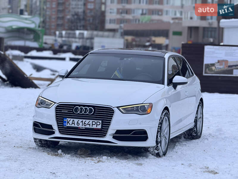 Хэтчбек Audi A3 2016 в Киеве